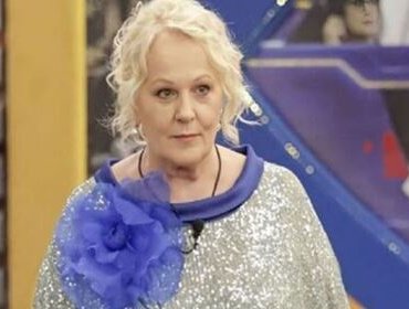 GF Vip, concorrenti preoccupati per Katia Ricciarelli: «Cosa facciamo?»