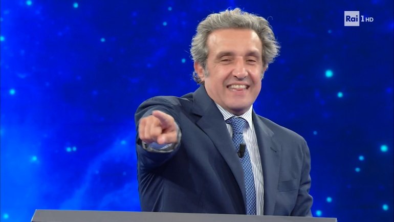 Ascolti TV 9 dicembre 2022: boom le partite e L'Eredità: Flavio Insinna in «Silenzio»