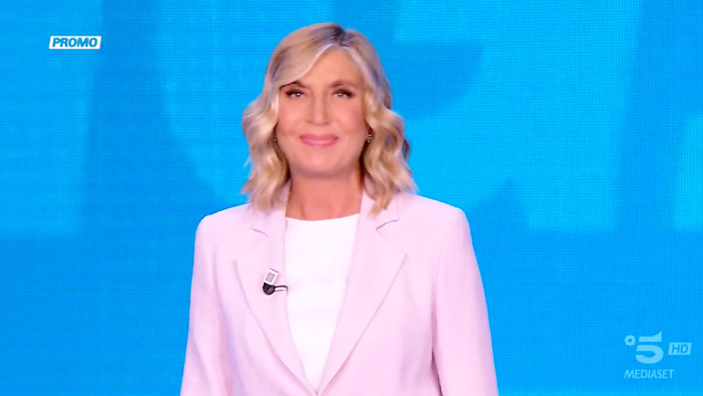 Pomeriggio 5 cambia orario: c'entrano gli ascolti? Nuova scelta Mediaset