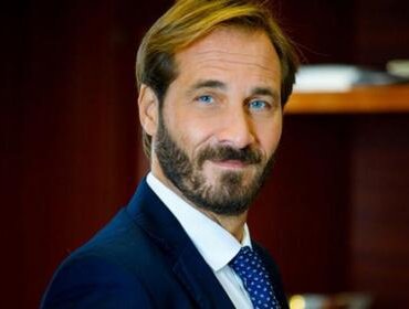 Un posto al sole, anticipazioni 5 novembre: Alberto stupisce Clara