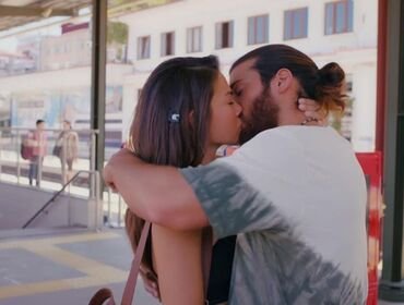 Daydreamer, spoiler turchi: Can ferma Sanem alla stazione