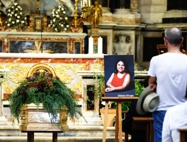 Funerali Michela Murgia, corone di fiori rimandate indietro: ecco perché