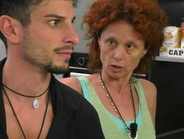 GF, Beatrice Luzzi invaghita di un coinquilino? Garibaldi spiazza tutti
