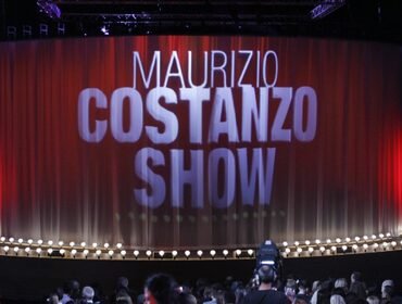 Maurizio Costanzo Show sospeso: il marito della De Filippi ha problemi