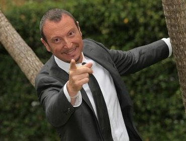 Torna Amadeus con Stasera tutto è Possibile: giocano Gigi Marzullo e Paola Caruso