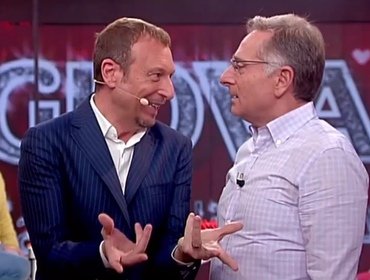 Amadeus deride Bonolis: è invidioso del suo successo? Il gesto