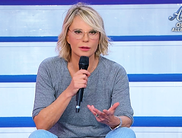 Uomini e Donne e Amici 22 non vanno in onda il 28 febbraio: Mediaset sospende