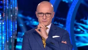 Alfonso Signorini confessa: «Sono stato con donne dello spettacolo»