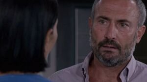 Un posto al sole, spoiler: Fabrizio aggredisce Marina
