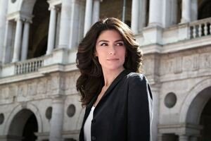 Stasera in tv, oggi 22 settembre 2021: L’ispettore Coliandro e Luce dei tuoi occhi 