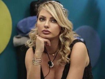 GF Vip, Manila ammette: «Abbandono per i miei figli»