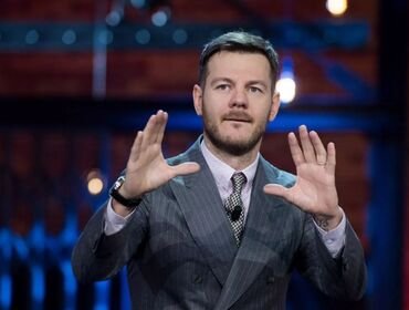 Alessandro Cattelan triplo ruolo a Sanremo 2025: ecco che farà