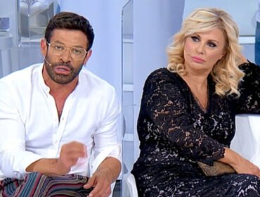 Uomini e Donne, Gianni Sperti su Tina Cipollari: «L'ho bloccata»