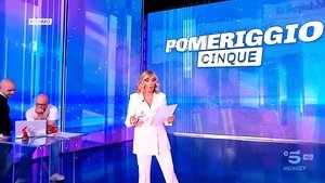 Pomeriggio 5 cambia orario e si rialza grazie a L’Isola: focus ascolti