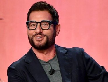 Enrico Papi su Italia 1: svelato il programma copia di Sarabanda