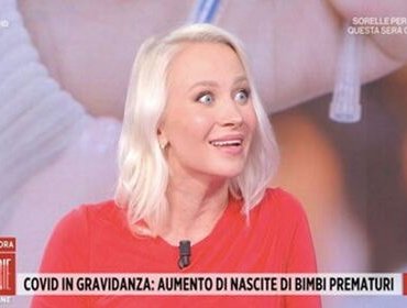 Storie Italiane: Veera Kinnunen svela il sesso del figlio in diretta