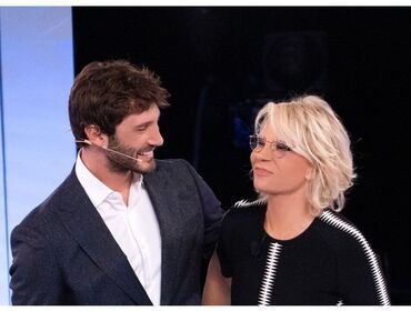 Stefano De Martino va a Canale 5 dopo Affari Tuoi: c'entra Maria De Filippi