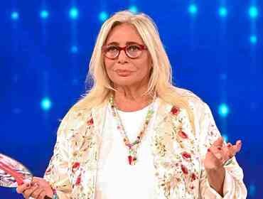Domenica In verso la chiusura: grande festa a Napoli con Mara Venier