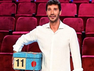 Affari Tuoi, perché Stefano De Martino ha riportato i pacchi in cartone?