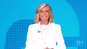 Myrta Merlino emozionata ringrazia Barbara d’Urso a Pomeriggio 5. VIDEO