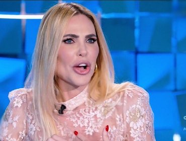 Isola dei Famosi 2023, «rivolta per concorrente che puzza»: ecco chi è