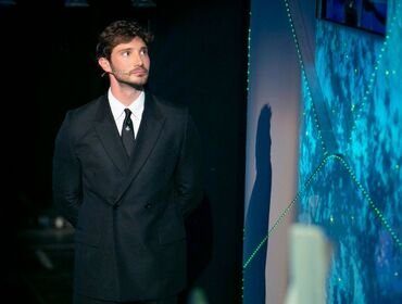 Stefano De Martino a C'è Posta Per Te, niente dedica di Belen: crisi o no?