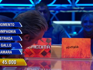 L'Eredità sfida al campione, Flavio Insinna confuso: 'non si capisce cosa ha scritto'