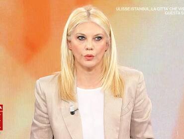 Eleonora Daniele si difende dalle critiche dopo annuncio Papa morto: una brutta pagina della TV