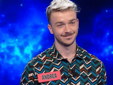 L'eredità, ritorna Andrea Saccone e Flavio Insinna ricorda il famoso abbraccio