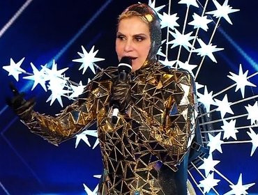 Simona Ventura è Stella: eliminata in finale al Cantante Mascherato