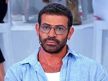 Uomini e Donne chiude, Gianni Sperti: «Mi sono sentito offeso nel profondo»