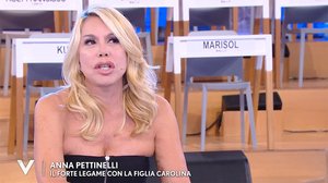 Verissimo, Anna Pettinelli annuncia di essere fidanzata: chi è Giuseppe