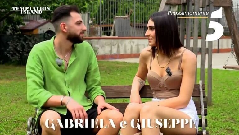Gabriela e Giuseppe Temptation Island 2023: «Lui iscritto a sito d'incontri»