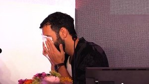 Mengoni si sfoga contro cantanti di Sanremo, poi scoppia a piangere (VIDEO)