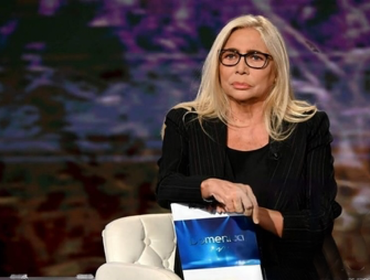 Domenica In, salta intervista Belen: Mara Venier chiude prima