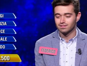L'Eredità, Federico sbaglia gioco e Flavio Insinna tira in ballo Mia Martini