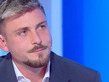 C'è Posta, Alessandro traditore. «Fai l'uomo!», padre di Lina lo umilia