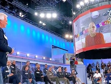 Uomini e Donne, Gemma Galgani conosce Leonardo e piange di gioia