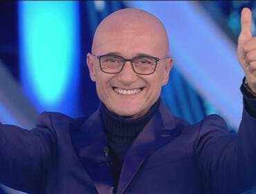 GF Vip, gli auguri di Alfonso Signorini ai Vipponi: «Portateli nel cuore»
