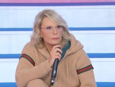 Uomini e Donne chiude per Natale. Maria De Filippi continua registrazioni