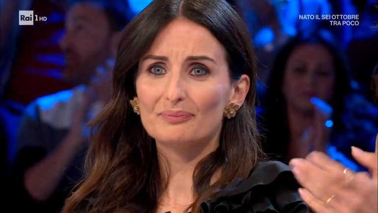Affari Tuoi, le gemelle diverse intascano un bell'assegno: 'una figlia in cielo'