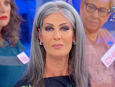 Uomini e Donne, il compleanno di Tina Cipollari e le strane sensazioni di Isabella Ricci