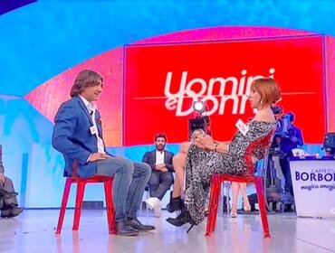 Ascolti Tv 13 aprile, Uomini e Donne fa il botto nel pomeriggio
