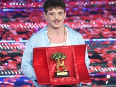 Olly vince Sanremo 2025. Giorgia in lacrime, fischi all'Ariston