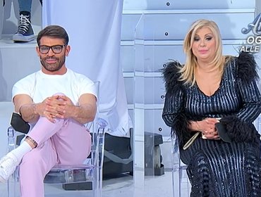Ued, polemiche sul bacio tra Diego e Alessandra: 'Non ti capiremo mai'
