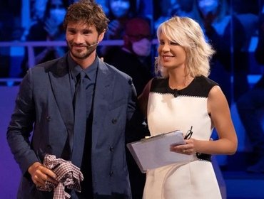 Maria De Filippi su Rai2 da Stefano De Martino: colpaccio per Natale