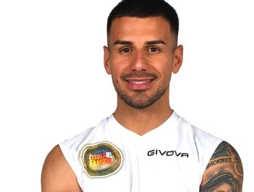 Perchè Angelo Famao si è ritirato dall'Isola dei Famosi? Ecco cos'è successo