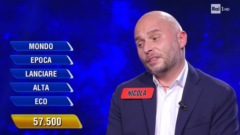 L'eredità, il neo campione Nicola fuori moda: 'non è che mi date buona la seconda?'