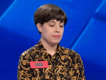 L'Eredità, Sara perde per la ‘mano' sbagliata e Flavio Insinna applaude Il Paradiso delle Signore