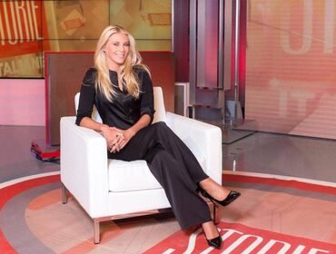 Storie Italiane chiude: Eleonora Daniele commovente gesto per le donne (VIDEO)